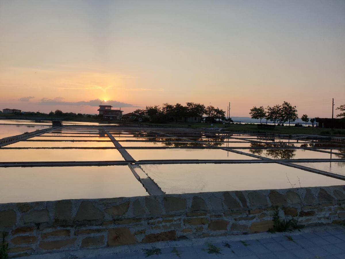 Beach Residence Pomorie Bagian luar foto